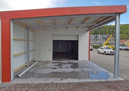 Fahrzeug-Garage mit Carport und Reifenlager