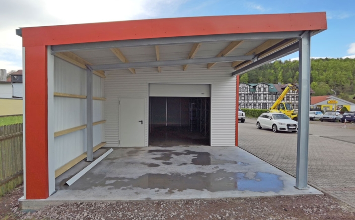Fahrzeug-Garage mit Carport und Reifenlager