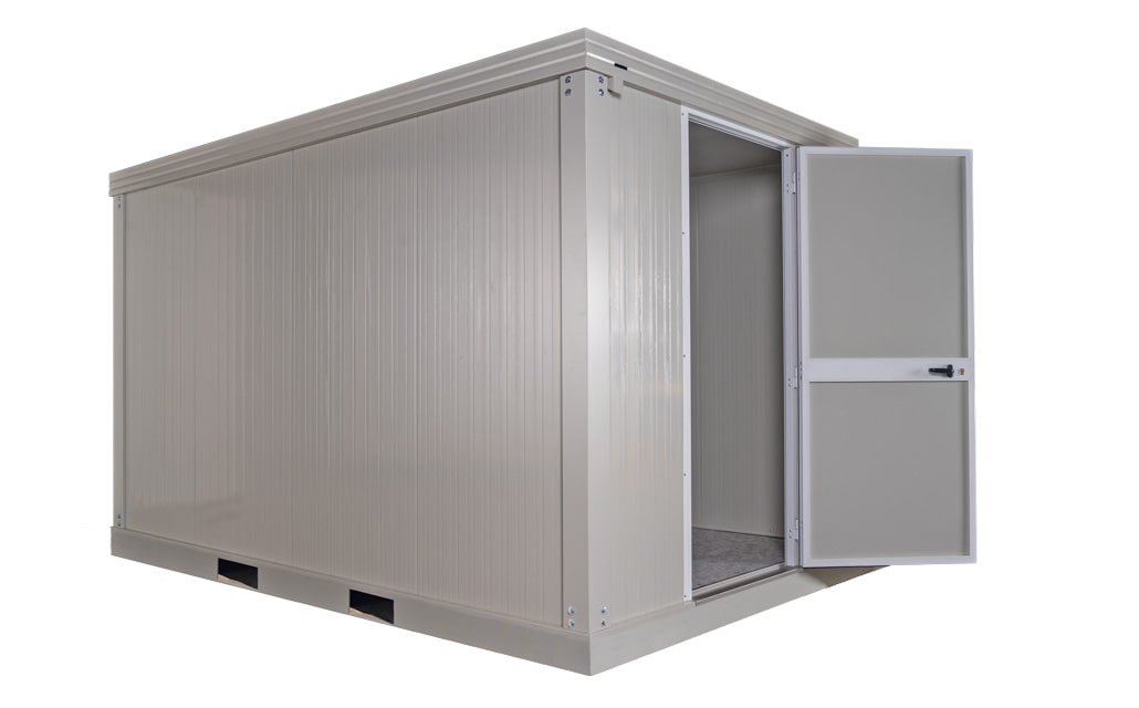 Isolierte Container mit geöffneter einflügeliger Tür