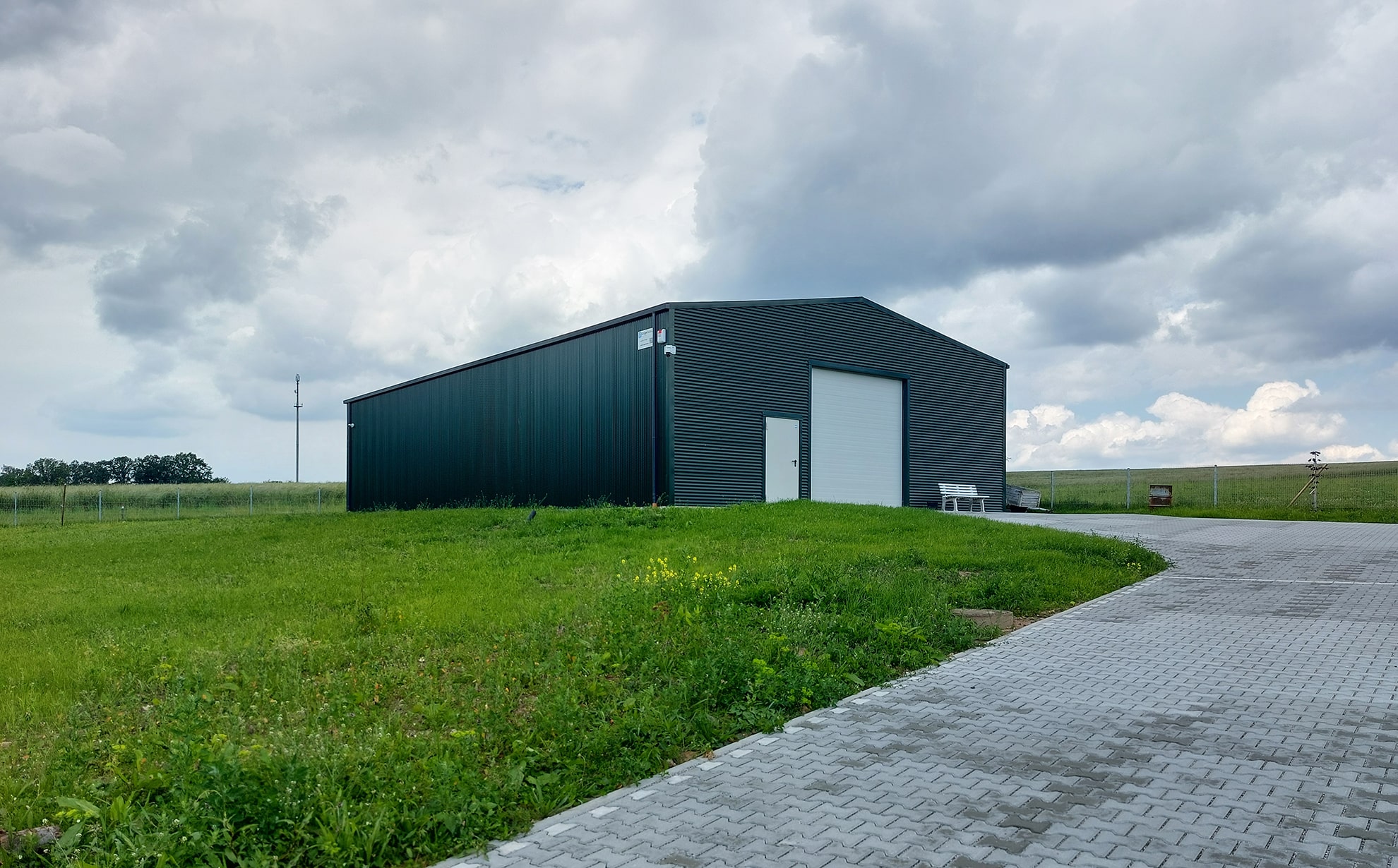Unterstellhalle für Maschinen und Fahrzeuge von LS Lagerhallen