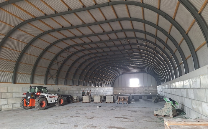 Landwirtschaftshalle als Rundbogenhalle von Ls-Lagerhallen geplant und montiert.